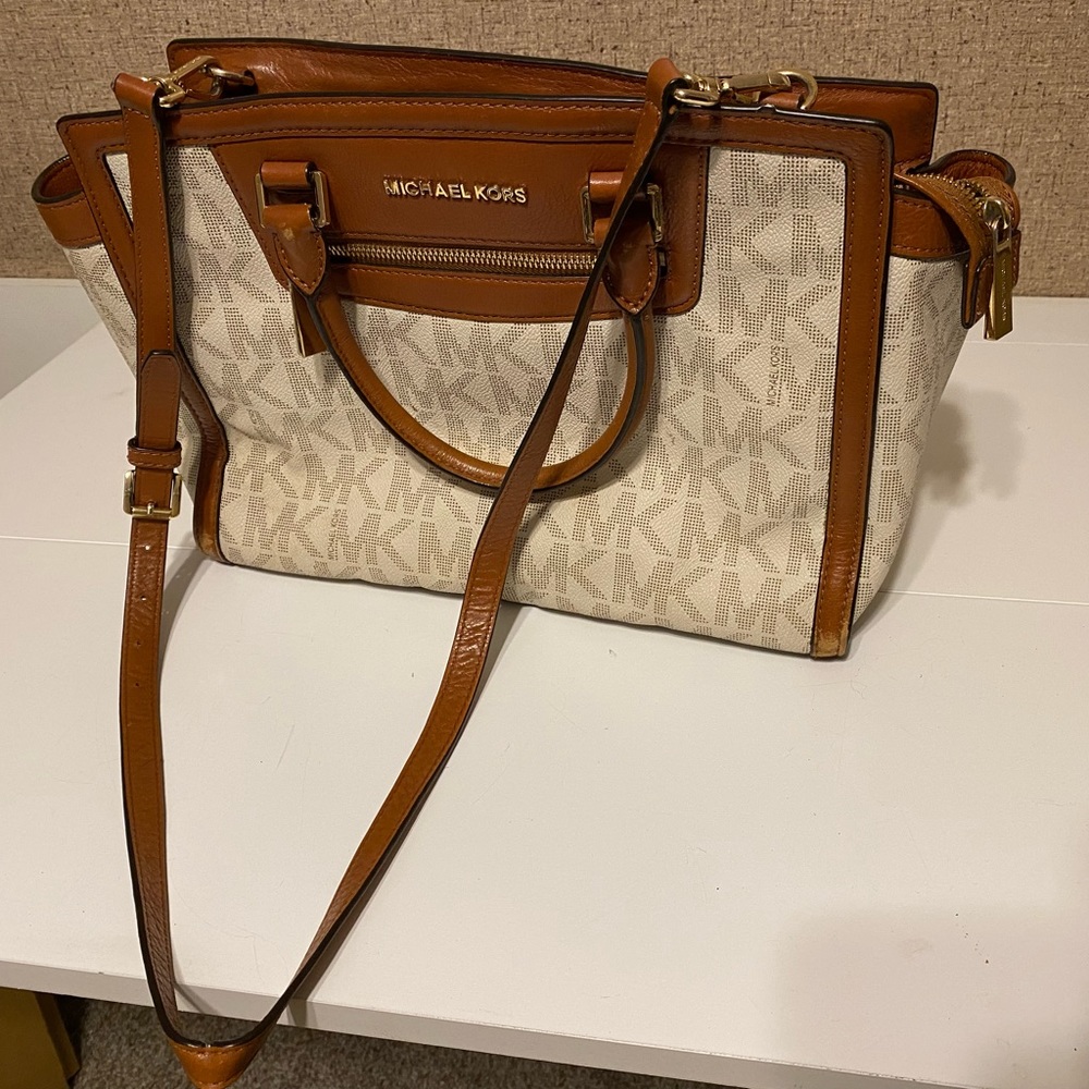 Michael Kors Crossbody Bag in White.